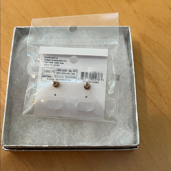 Goldtone Triangle w/CZ and Pearl Posts - Picture 2 of 2